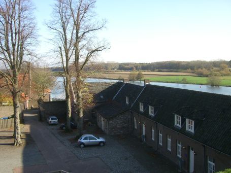 Kessel : Kasteelhof, in unmittelbarer Nachbarschaft der Schlossruine, liegt die Hotelanlage De Neerhof